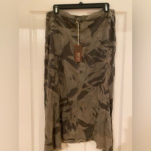 XCVI Camouflage Green midi skirt size Large. NWT